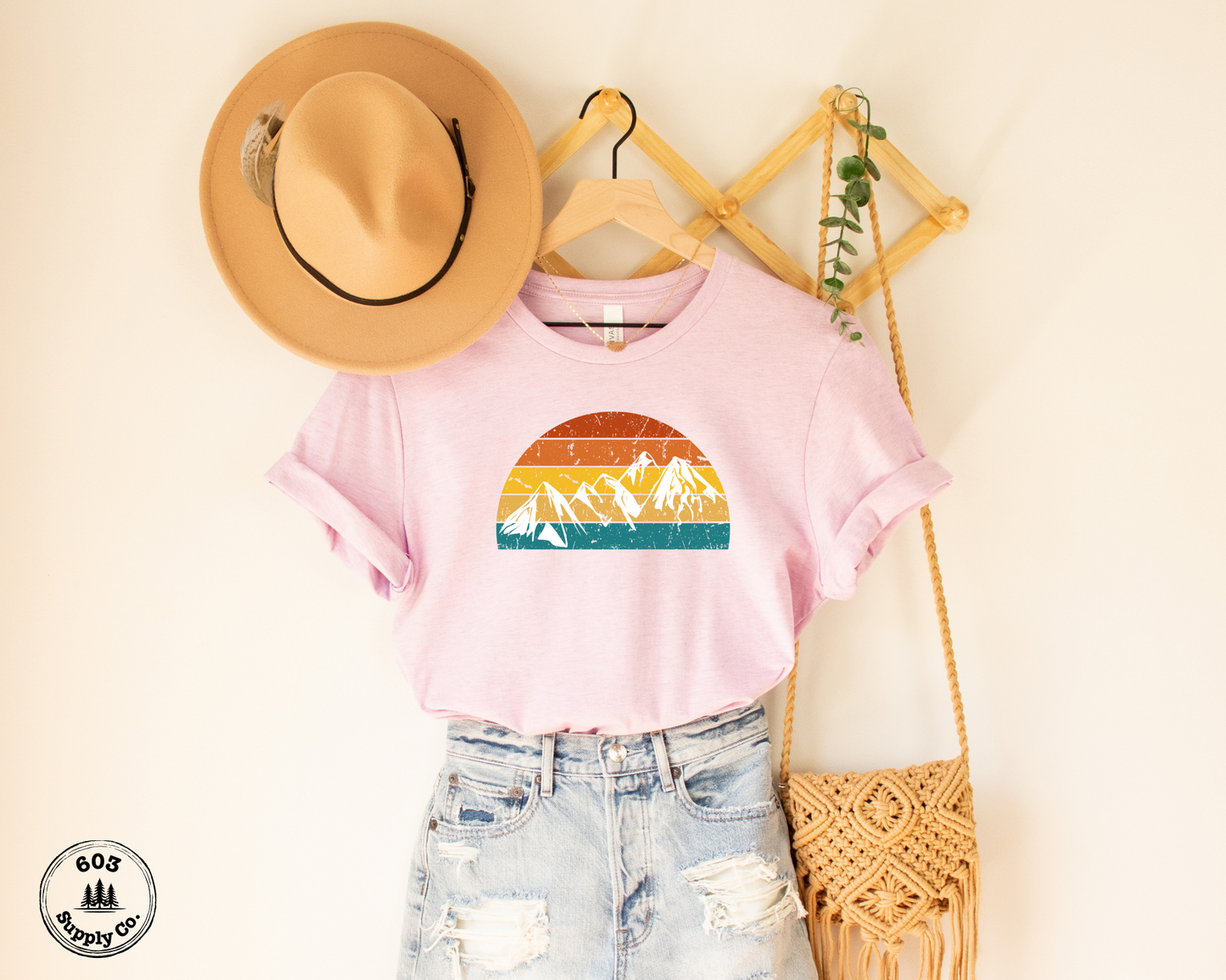 Retro Rainbow Mountain - Unisex t-shirt