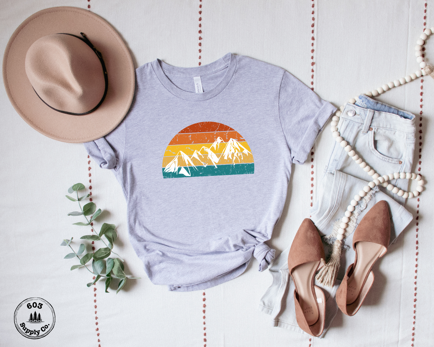 Retro Rainbow Mountain - Unisex t-shirt